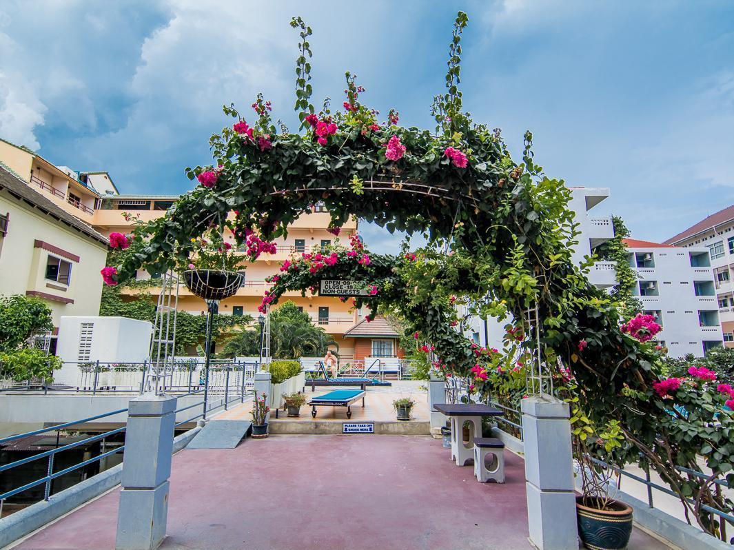 Sutus Court 3 Hotel Pattaya Eksteriør billede