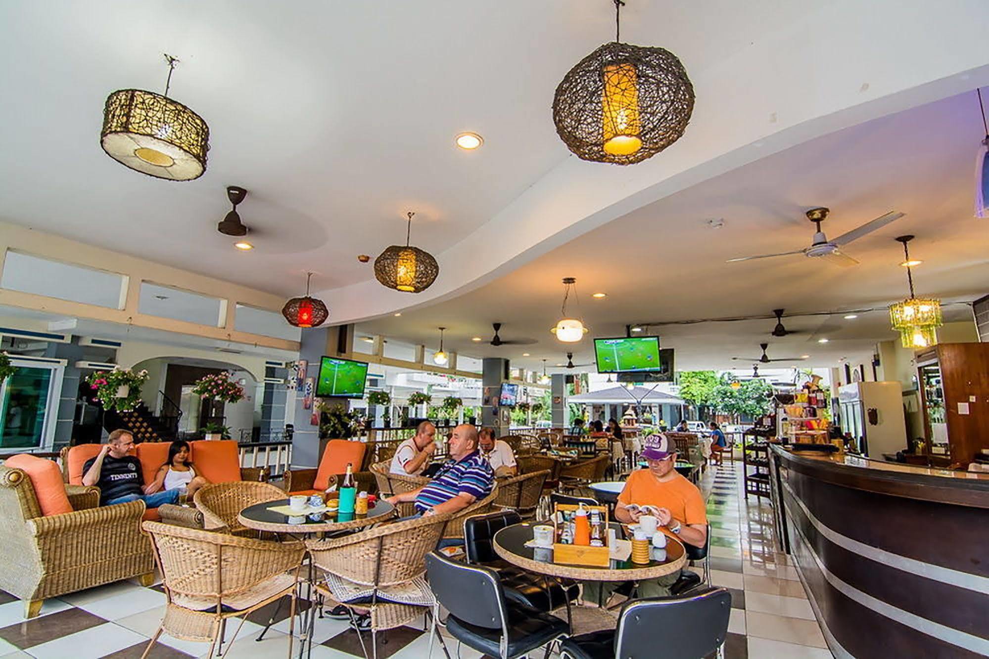 Sutus Court 3 Hotel Pattaya Eksteriør billede