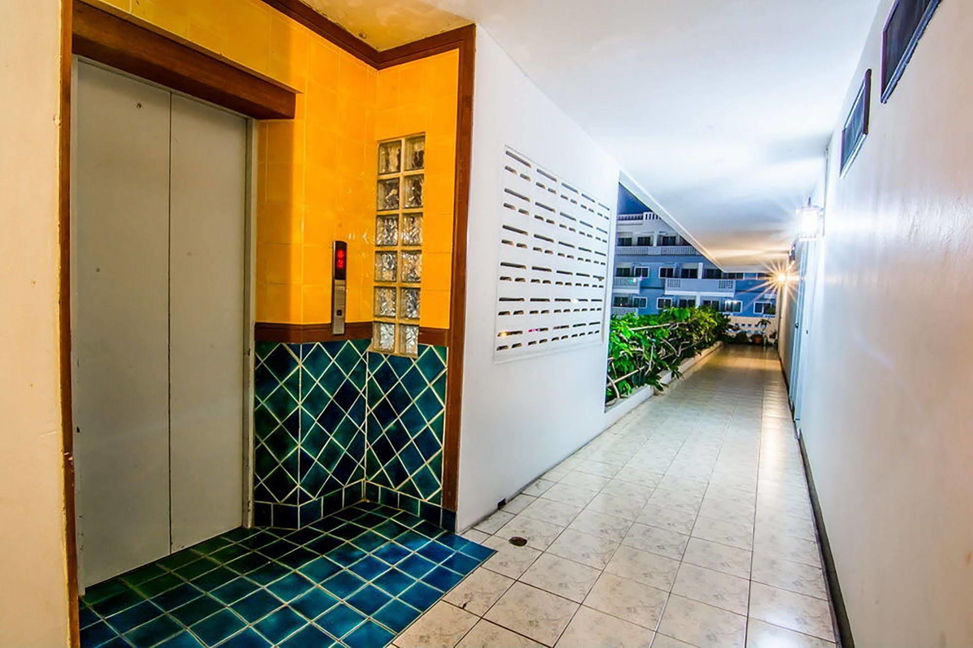 Sutus Court 3 Hotel Pattaya Eksteriør billede