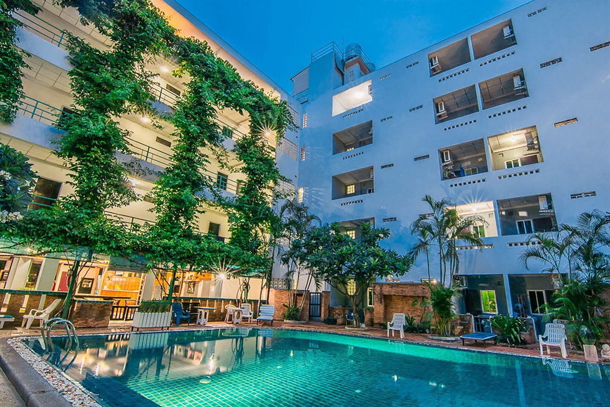 Sutus Court 3 Hotel Pattaya Eksteriør billede