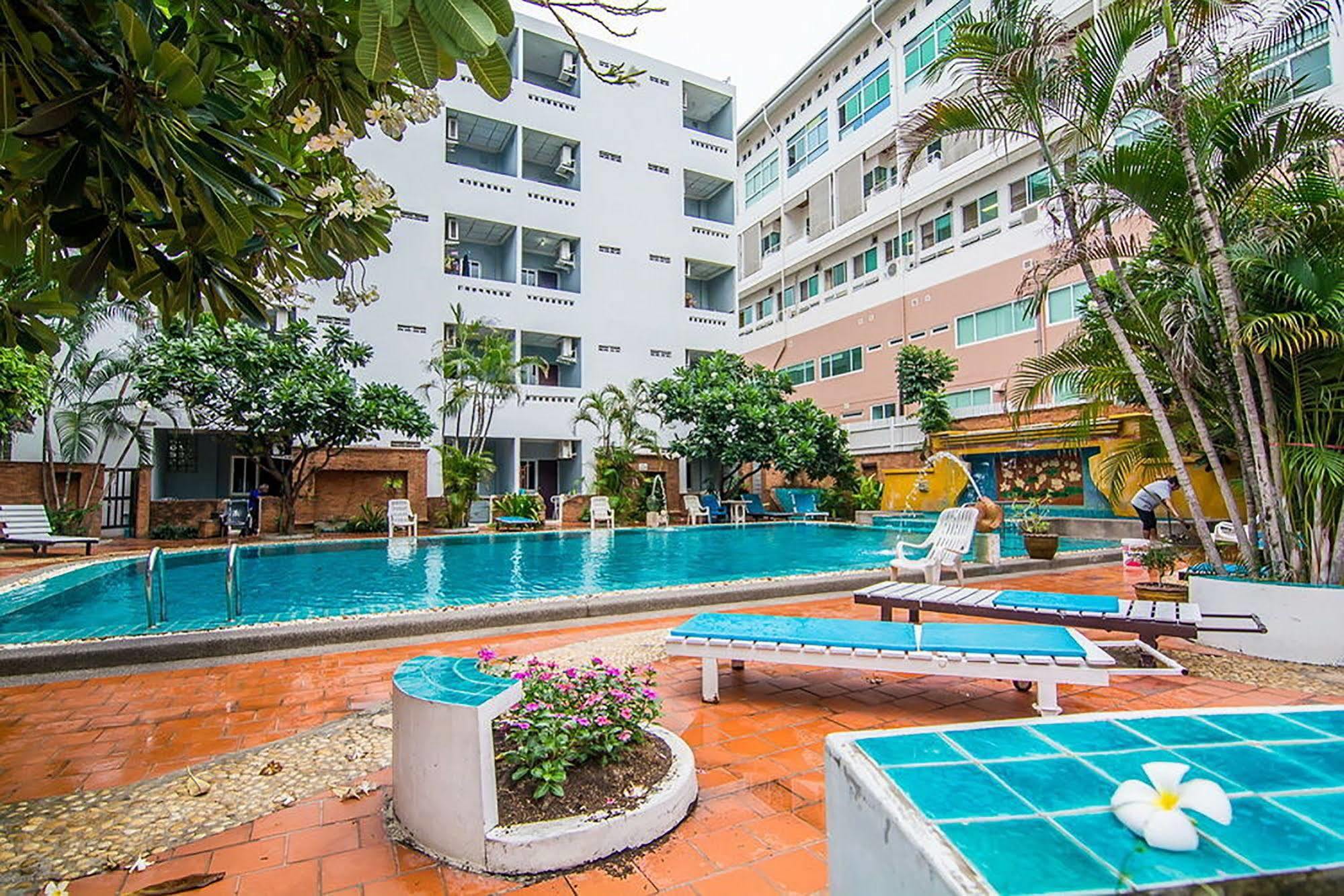Sutus Court 3 Hotel Pattaya Eksteriør billede