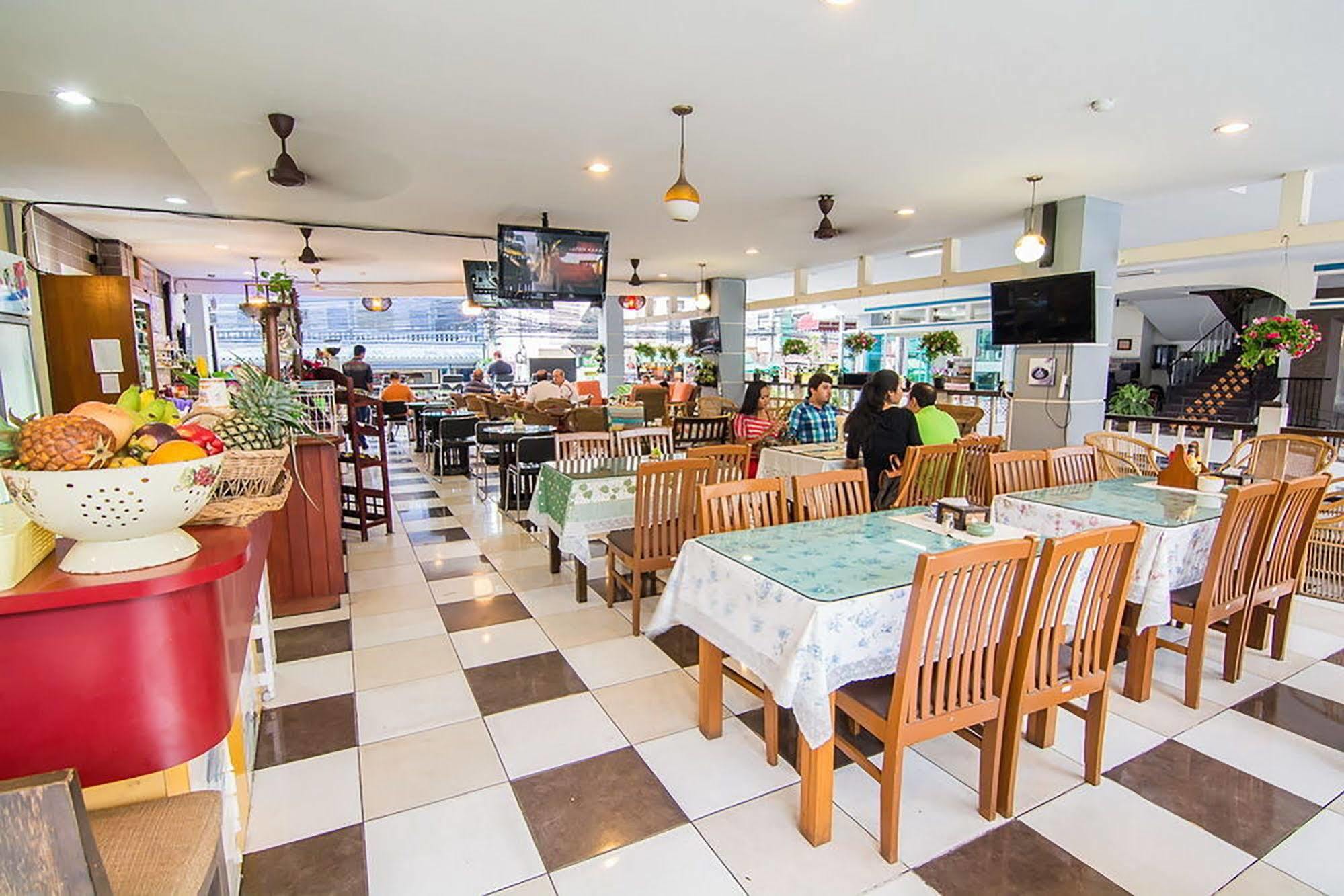 Sutus Court 3 Hotel Pattaya Eksteriør billede